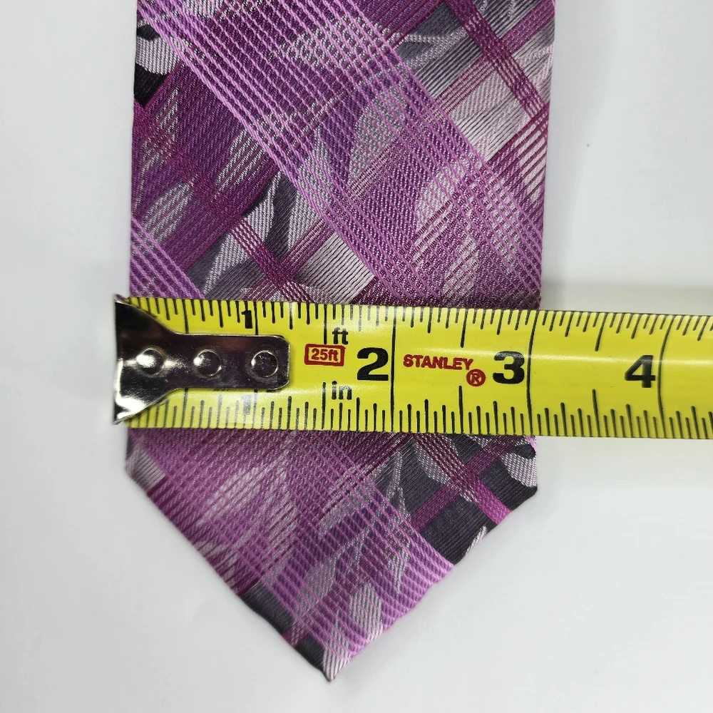 VAN HEUSEN Purple Leaves Tie. NWT.